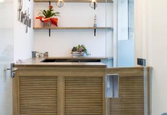 Hostal Portofino has Balcony rooms