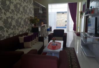 Villa batu malang has rooms with a private hot tub