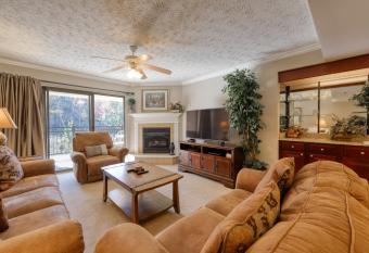 Riverside Escape & Roaring Romance has Balcony rooms