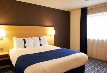 Holiday Inn Express Manchester Airport, an IHG Hotel allows 18 year olds to book a room