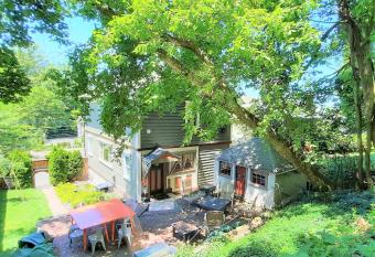 Barn Door Cottage of Lambertville has Balcony rooms
