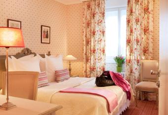 Gradlon allows 18 year olds to book a room