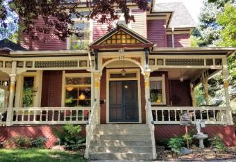 Historic Victorian Inn has Balcony rooms