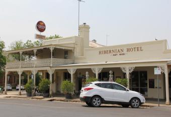 Hibernian Hotel has Balcony rooms