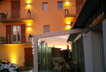 Via Fantoni 4 has Balcony rooms