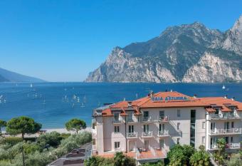 Hotel Baia Azzurra allows 18 year olds to book a room