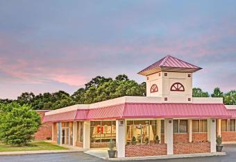 Super 8 by Wyndham Gaffney has Smoking rooms