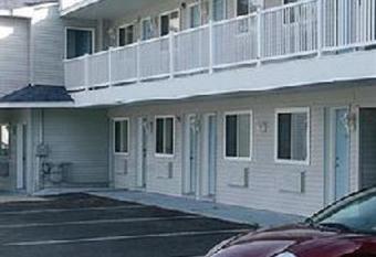 Mackinaw Budget Inn allows 18 year olds to book a room