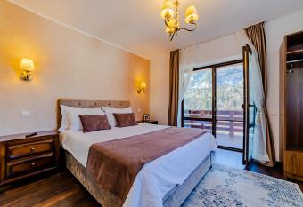 Yael Luxury Apartments 3 has Balcony rooms