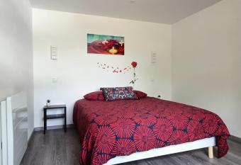 Le domaine du Parc Thermal allows 18 year olds to book a room