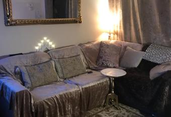 Laundry Cottage has Balcony rooms