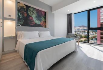 Occidental Las Palmas allows 18 year olds to book a room