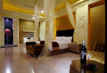 Takao Love Motel allows 18 year olds to book a room