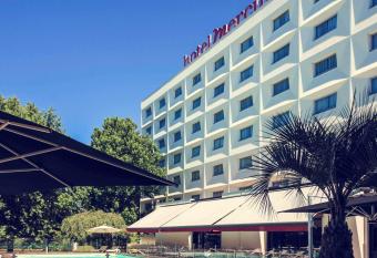 Mercure Bordeaux Lac allows 18 year olds to book a room