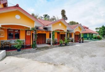 Hotel BIP Tawangmangu allows 18 year olds to book a room