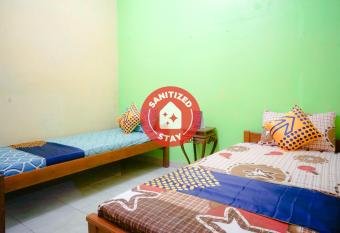 OYO 2440 Wallet Family Residence Syariah allows 18 year olds to book a room