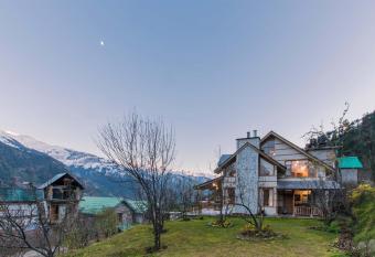 StayVista at Jodhpur House with Complimentary Breakfast allows 18 year olds to book a room