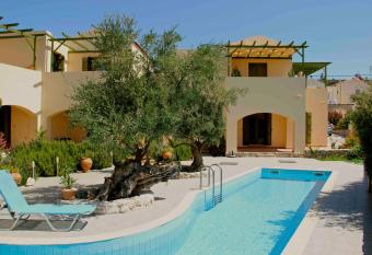 Marilena Apartment Olive Tree allows 18 year olds to book a room