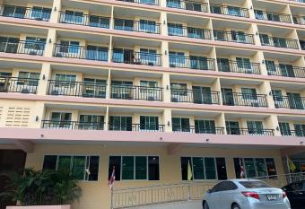 A.A. Pattaya Golden Beach Hotel allows 18 year olds to book a room