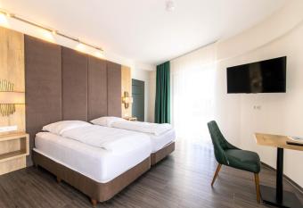 Luxstay Karben Neue Mitte - Self-Check-In has Balcony rooms