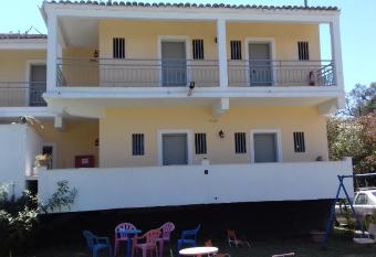 F.S.Kavos has Balcony rooms