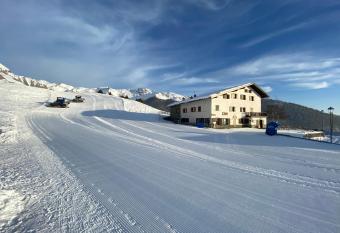 Bar del Lago allows 18 year olds to book a room