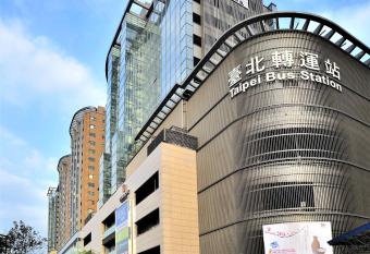 Master Hotel has Balcony rooms