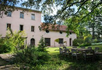 Commanderie de Peyrassol- Bastide de La Rouvi  re allows 18 year olds to book a room