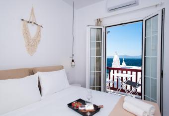 Myconian Little Venice Elite Suites with Sea View has Balcony rooms