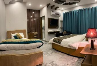 Hotel Holiday has Balcony rooms