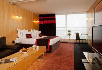 Residhome Suites Paris S  nart allows 18 year olds to book a room