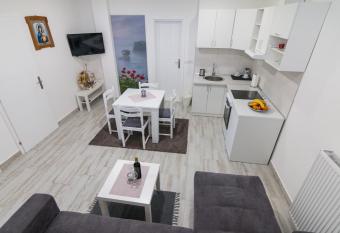 Apartment BB allows 18 year olds to book a room