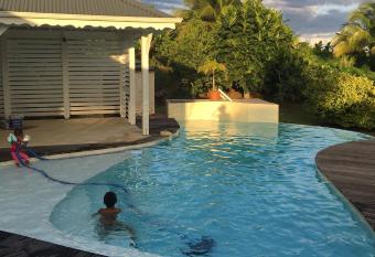 La villa de Christian has rooms with a private hot tub