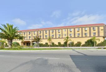 LAX Stadium Inn allows 18 year olds to book a room