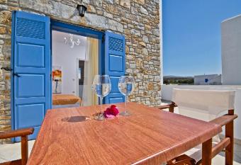 Blue Myth Studios has Balcony rooms