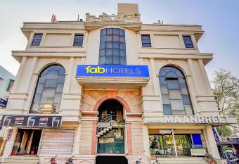 FabExpress Maanpreet allows 18 year olds to book a room