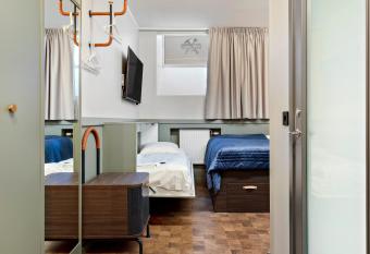 Best Western Hotel at 108 allows 18 year olds to book a room