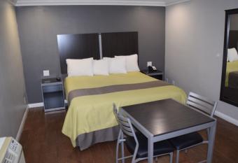 Deluxe Inn Hawthorne/ Lax has Smoking rooms