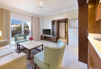 Sharm Dreams Vacation Club - Aqua Park allows 18 year olds to book a room