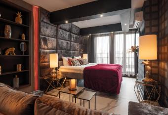 Art Suites Boutique Hotel - Krakow Center has rooms with a private hot tub