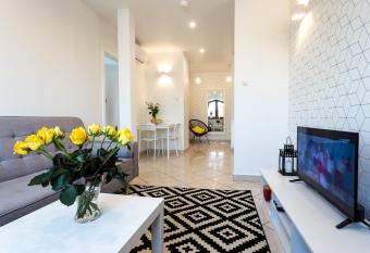 Apartament BIANCO NERO pod Jasn   G  r  , bezp  atny parking, teren ogrodzony. allows 18 year olds to book a room