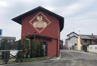 OTTO AGRITURISMO allows 18 year olds to book a room