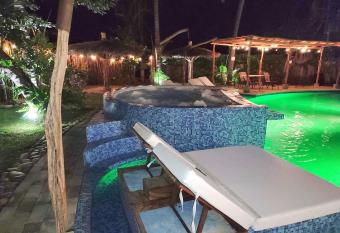 Hotel Ashly Loma Larga allows 18 year olds to book a room