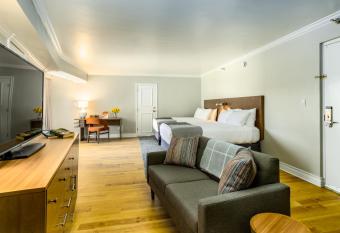 Town and Country San Diego has Balcony rooms