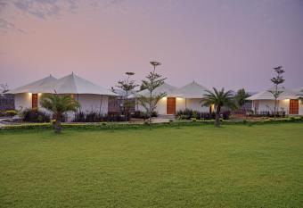 Clarks Safari Ranthambore allows 18 year olds to book a room