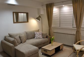 Apartment Anna - FREE PICKUP from or DROP OFF to Zagreb airport - please give three days advance notice - Long-term parking with airport transport possibility allows 18 year olds to book a room