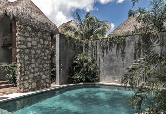 Hotel Casa Hormiga allows 18 year olds to book a room