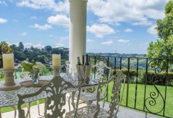 Churchill House has Balcony rooms