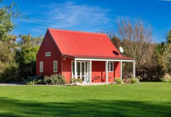 Brookhaven Cottage has Balcony rooms