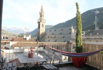 Golden Delicious Piazza Duomo has Balcony rooms